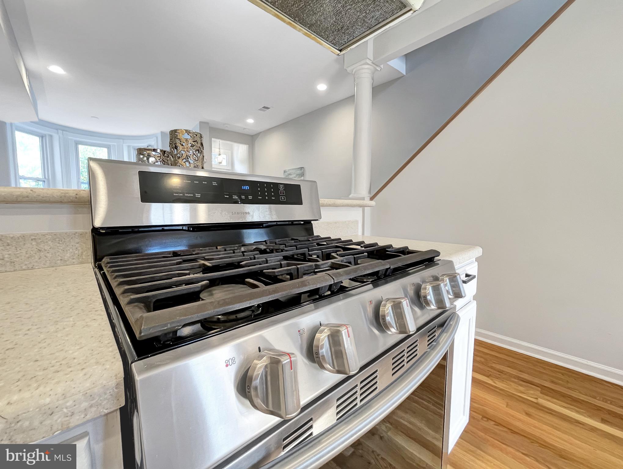 56 R Street Northwest Washington, DC 20001 - Photo 14 of 64 Samsung 5 burner gas stove