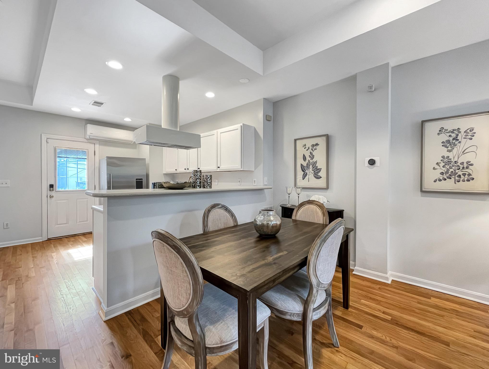 56 R Street Northwest Washington, DC 20001 - Photo 8 of 64 Dining area