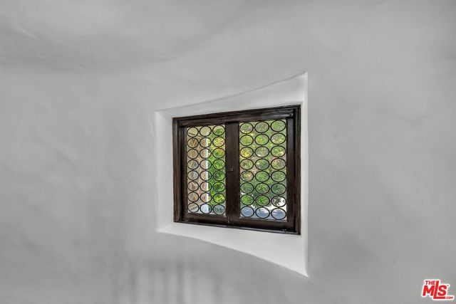 a view of a back yard with plants and trees