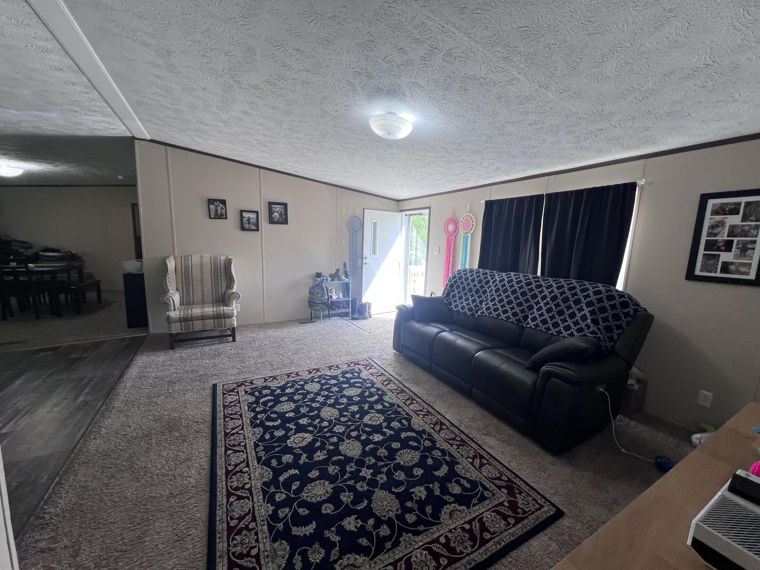 209 Dalewood Road Middlesboro, KY 40965 - Photo 2 of 14 IMG_9310