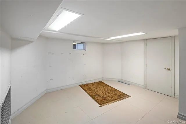 $1,299,000 | 38 Johnson Place, Woodmere, NY 11598