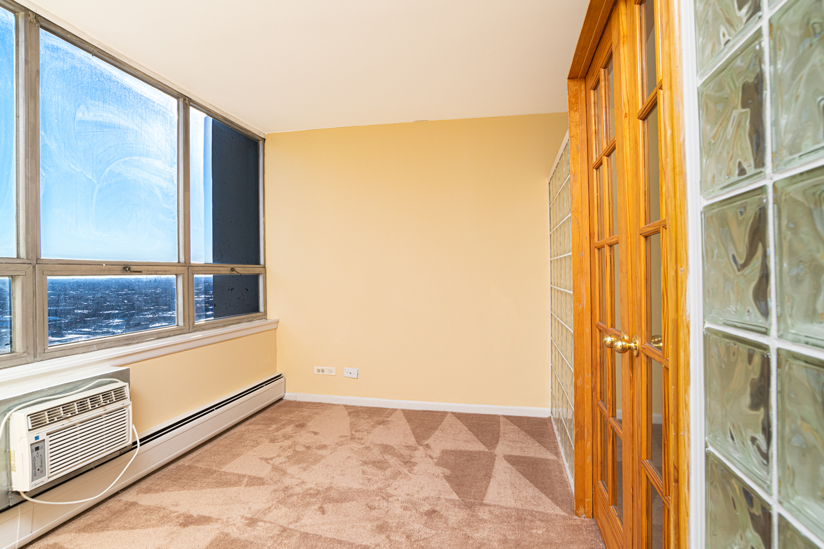 6171 North Sheridan Road, Unit 2404 Chicago, IL 60660 - Photo 11 of 16 a view of front door