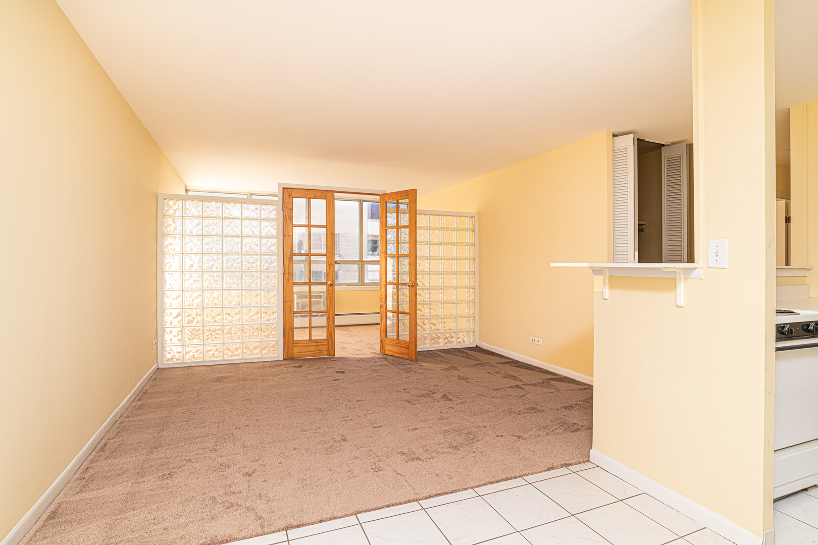 6171 North Sheridan Road, Unit 2404 Chicago, IL 60660 - Photo 10 of 16 an empty room with windows