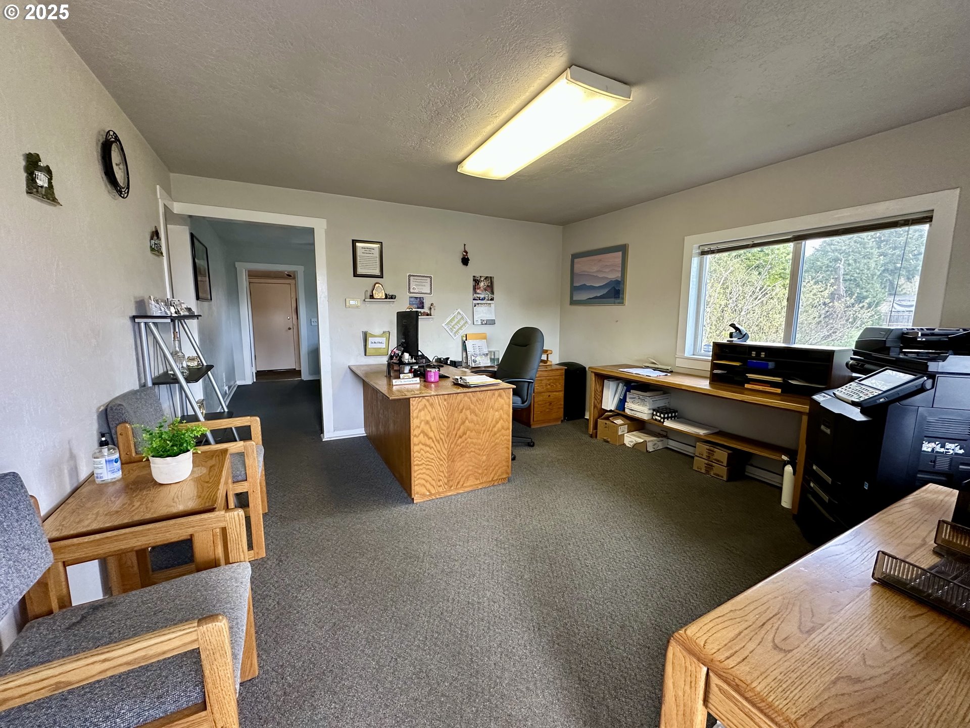 83 Swain Lane Eugene, OR 97404 - Photo 5 of 23 a living room with furniture and a pool table