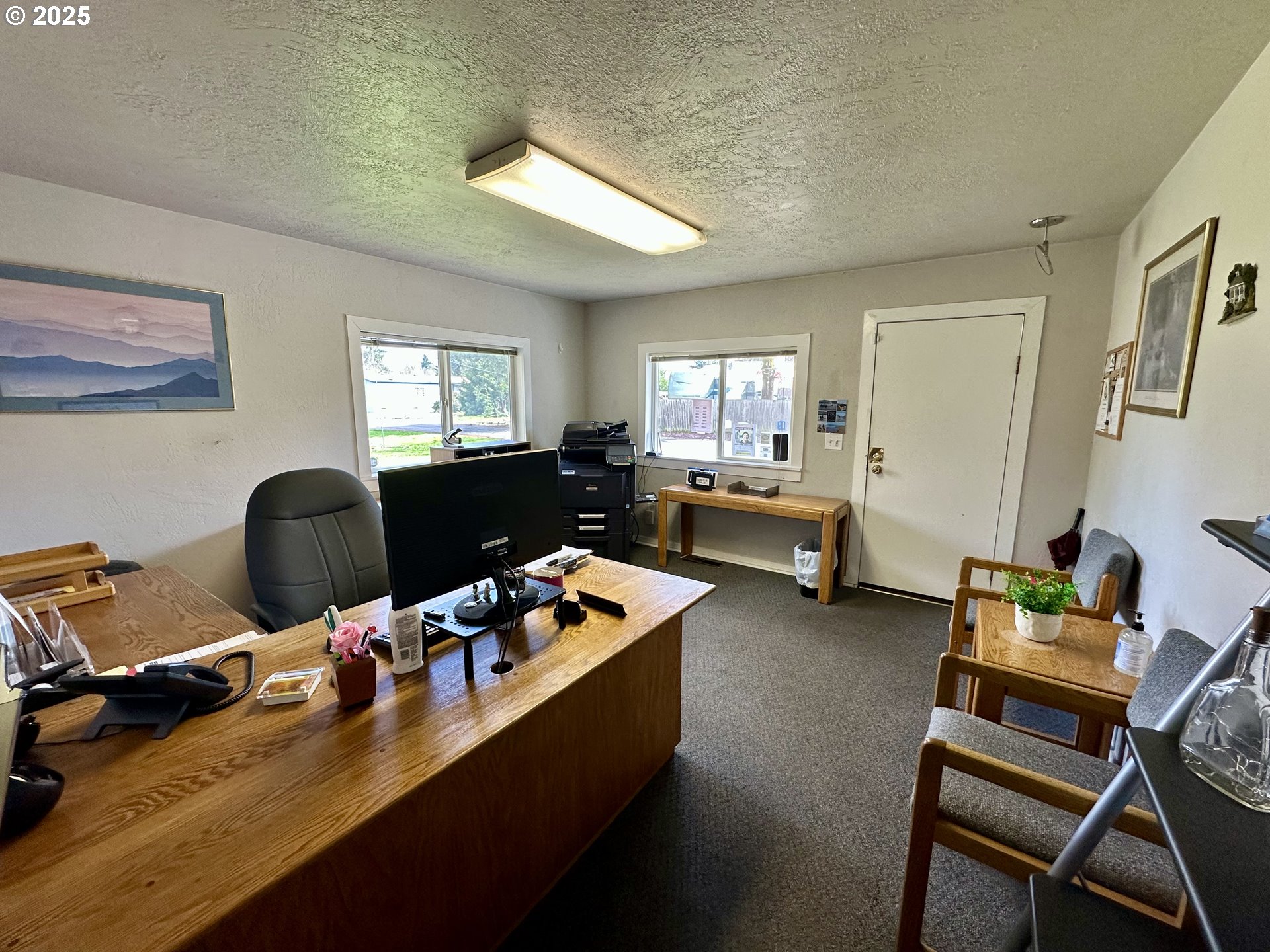 83 Swain Lane Eugene, OR 97404 - Photo 7 of 23 a workspace with furniture and window