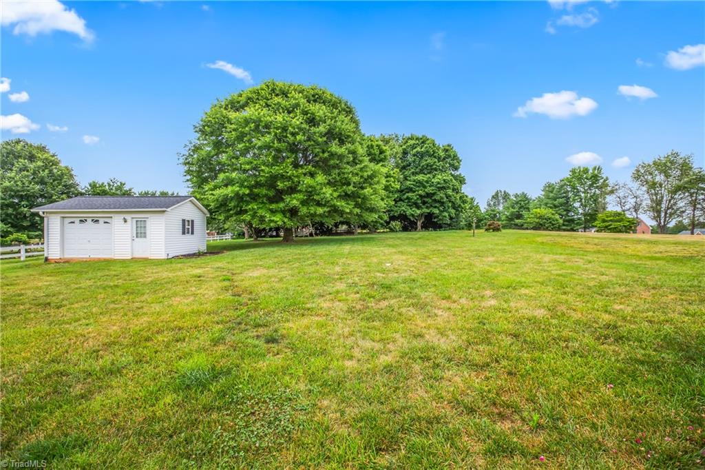 1314 Hege Road Lexington, NC 27295 - Photo 5 of 42 Gallery Image 5