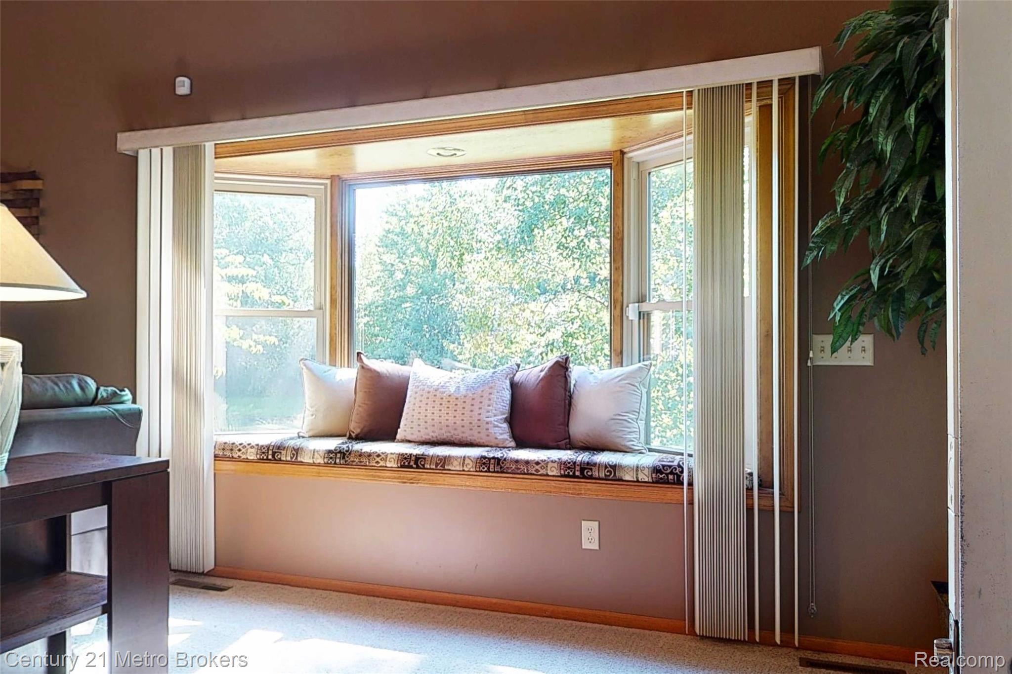9341 Pettit Road Birch Run, MI 48415 - Photo 13 of 76 9341-Pettit-Rd-10 Living Room.jpg