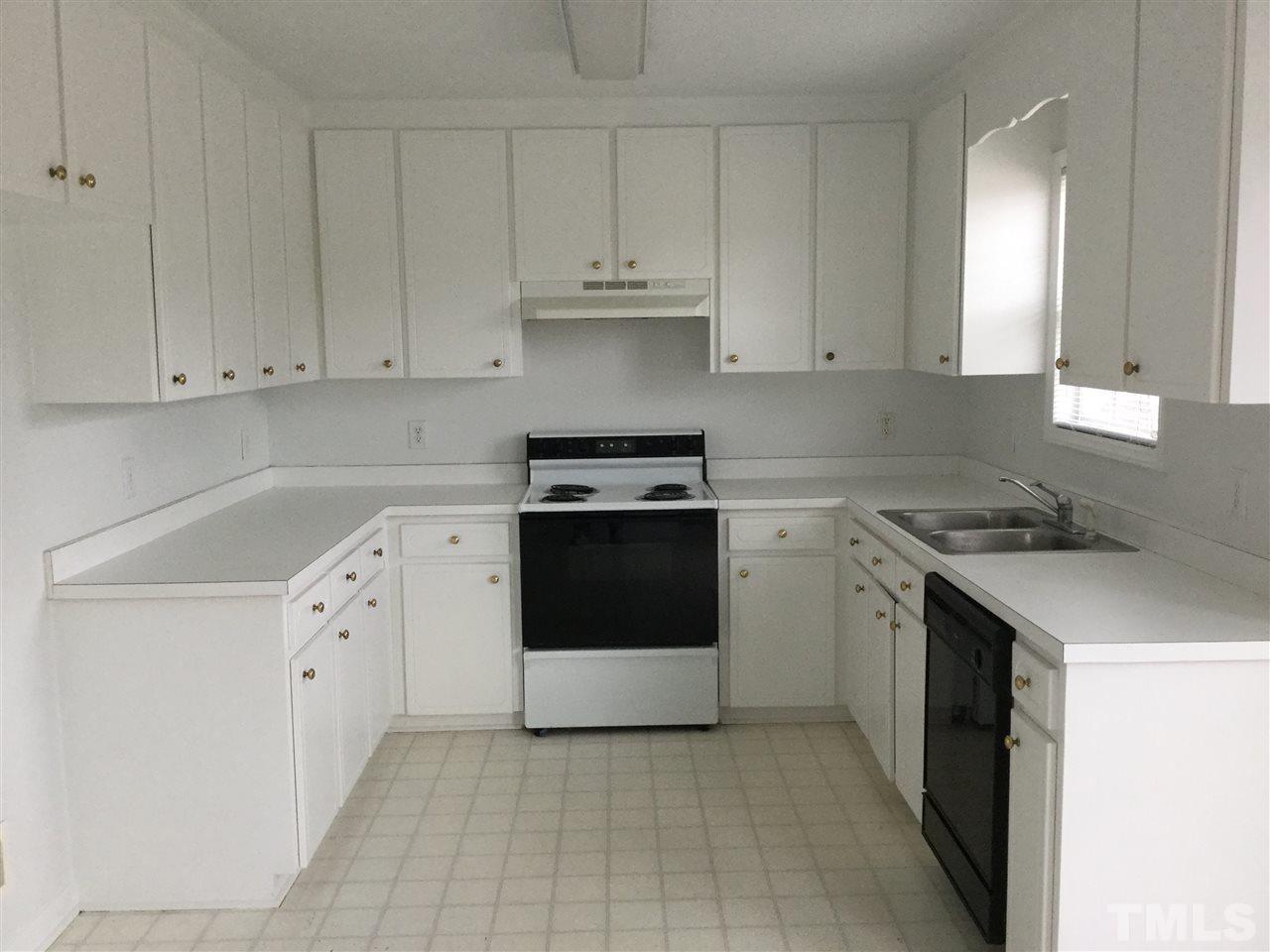 198 Old Roberts Road Benson, NC 27504 - Photo 7 of 17 Gallery Image 7