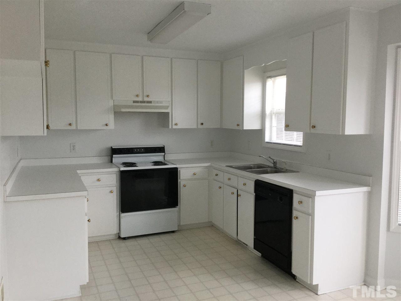 198 Old Roberts Road Benson, NC 27504 - Photo 8 of 17 Gallery Image 8