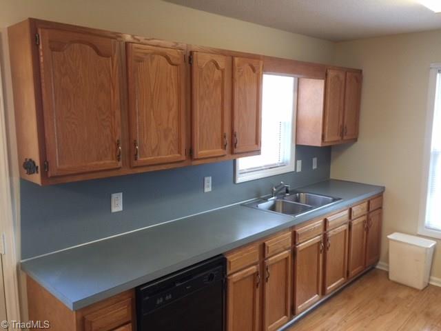 378 Baxter Road Winston-Salem, NC 27107 - Photo 4 of 13 Kitchen