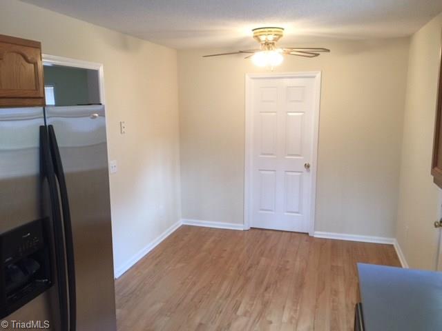 378 Baxter Road Winston-Salem, NC 27107 - Photo 6 of 13 Breakfast Area