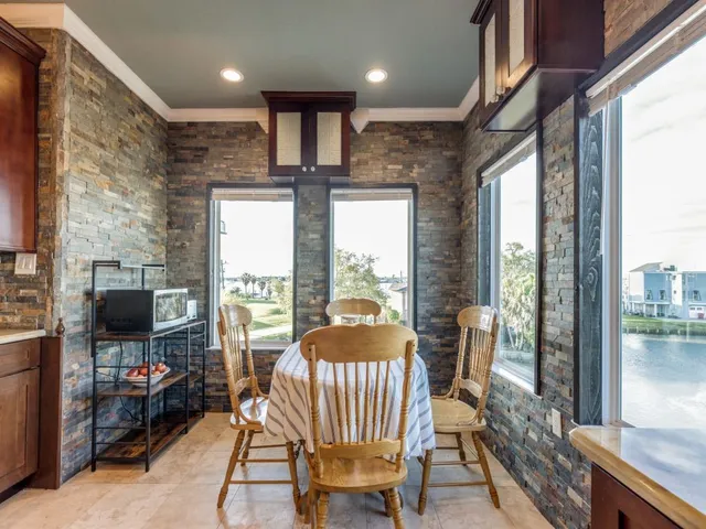 $950,000 | 126 East Shore Drive, Clear Lake Shores, TX 77565