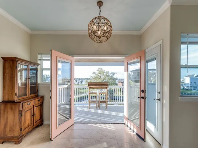 $950,000 | 126 East Shore Drive, Clear Lake Shores, TX 77565