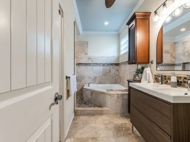 $950,000 | 126 East Shore Drive, Clear Lake Shores, TX 77565