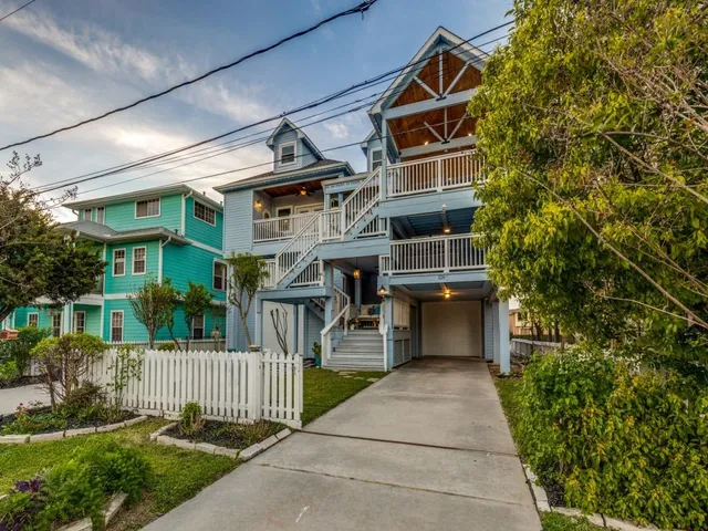 $950,000 | 126 East Shore Drive, Clear Lake Shores, TX 77565