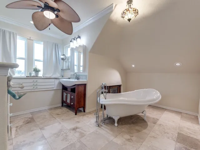 $950,000 | 126 East Shore Drive, Clear Lake Shores, TX 77565