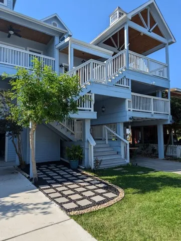$950,000 | 126 East Shore Drive, Clear Lake Shores, TX 77565