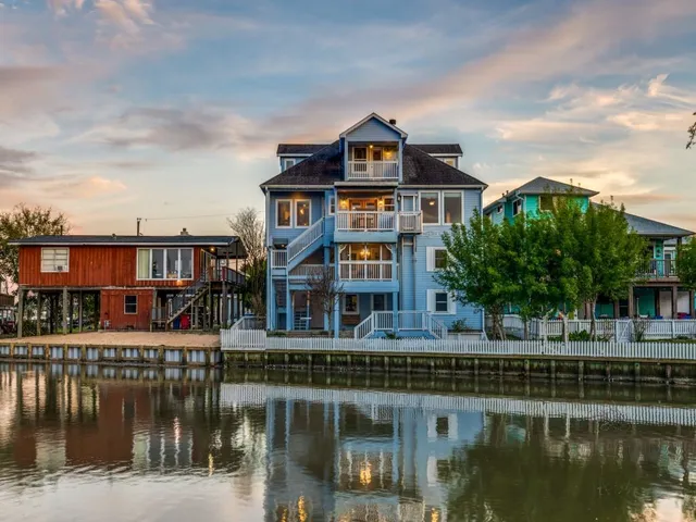 $950,000 | 126 East Shore Drive, Clear Lake Shores, TX 77565