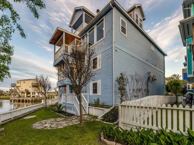 $950,000 | 126 East Shore Drive, Clear Lake Shores, TX 77565