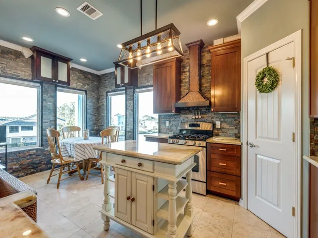 $950,000 | 126 East Shore Drive, Clear Lake Shores, TX 77565