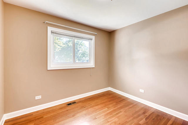 200 Pleasant Street Hoffman Estates, IL 60169 - Photo 13 of 25