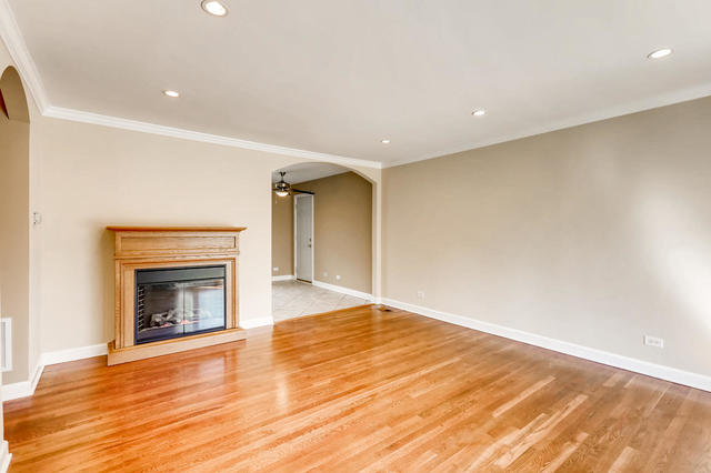 200 Pleasant Street Hoffman Estates, IL 60169 - Photo 5 of 25