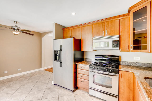 200 Pleasant Street Hoffman Estates, IL 60169 - Photo 8 of 25