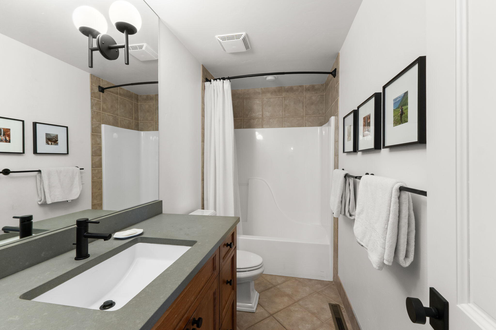 101 Cloverly Lane Hailey, ID 83333 - Photo 28 of 46 Upstairs Guestbathroom