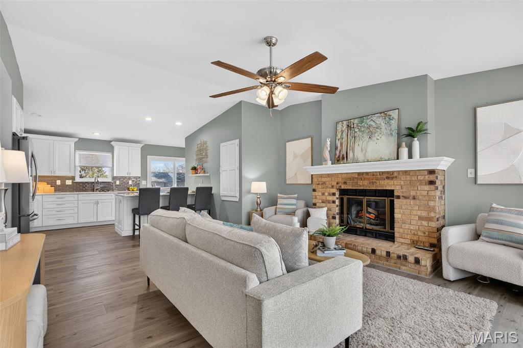 50 Sparrow Point Circle Fenton, MO 63026 - Photo 4 of 47