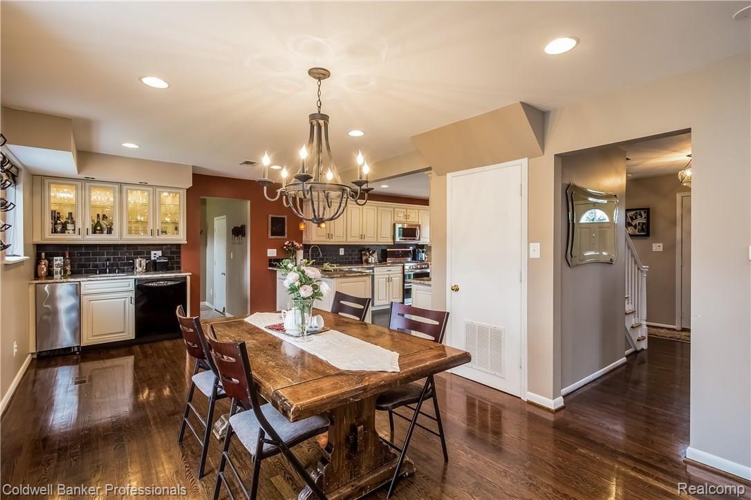 3757 Quarton Road Bloomfield Hills, MI 48302 - Photo 11 of 45 016-2685315-large.jpg