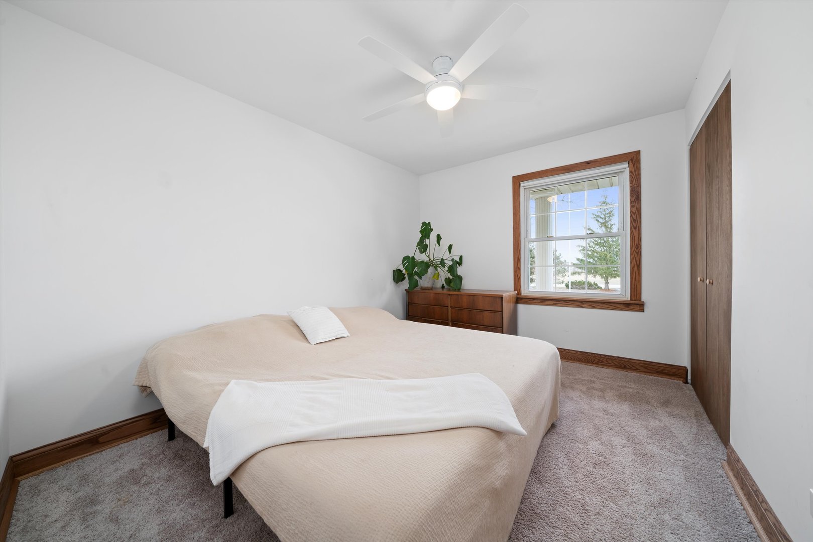 21204 South Pfeiffer Road Frankfort, IL 60423 - Photo 12 of 45 a bedroom with a bed and a window