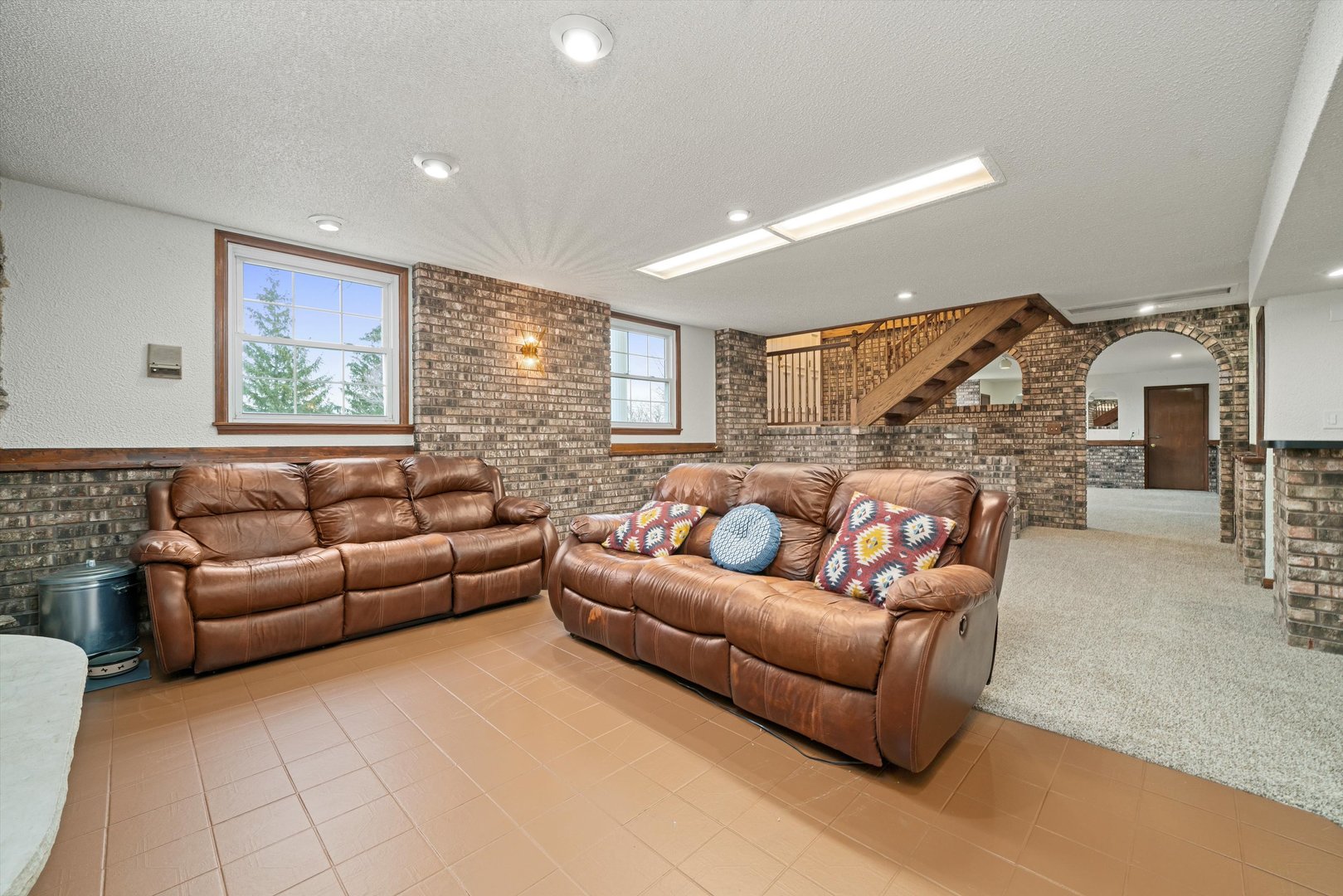 21204 South Pfeiffer Road Frankfort, IL 60423 - Photo 25 of 45 a living room with furniture and a flat screen tv