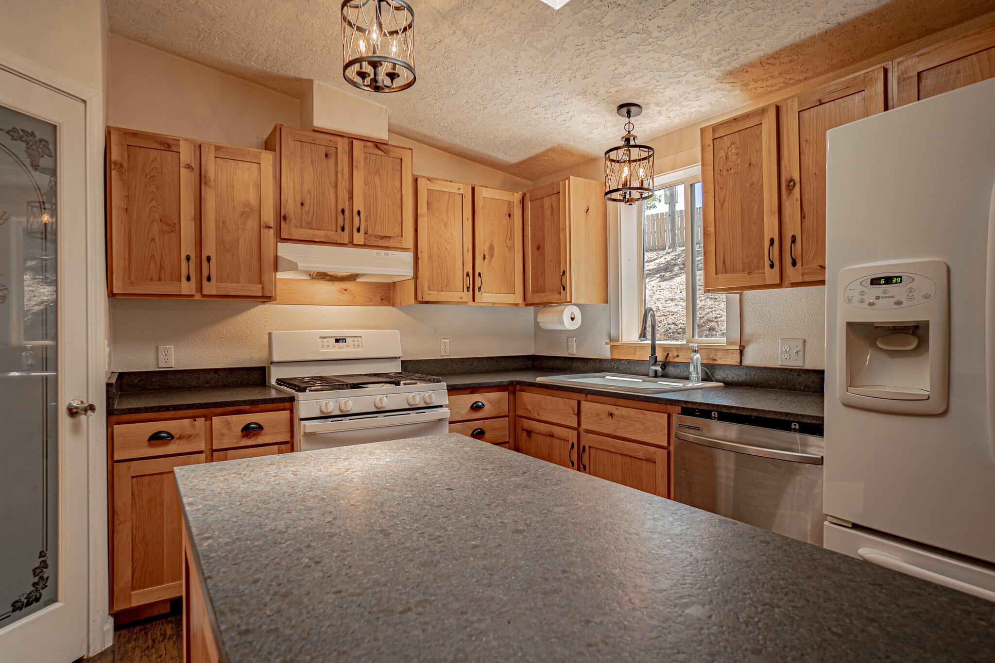 79 Regent Place Eagle Point, OR 97524 - Photo 11 of 38 DSC07778-HDR