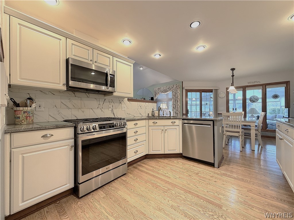 27 Button Bush Court Amherst, NY 14228 - Photo 12 of 39