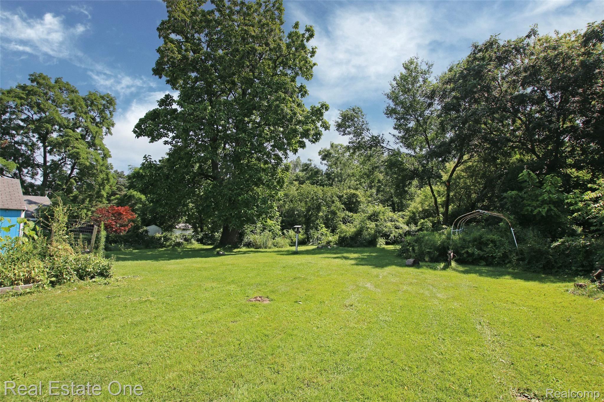 4321 Howe Road Grand Blanc, MI 48439 - Photo 37 of 40 53) Backyard.jpg