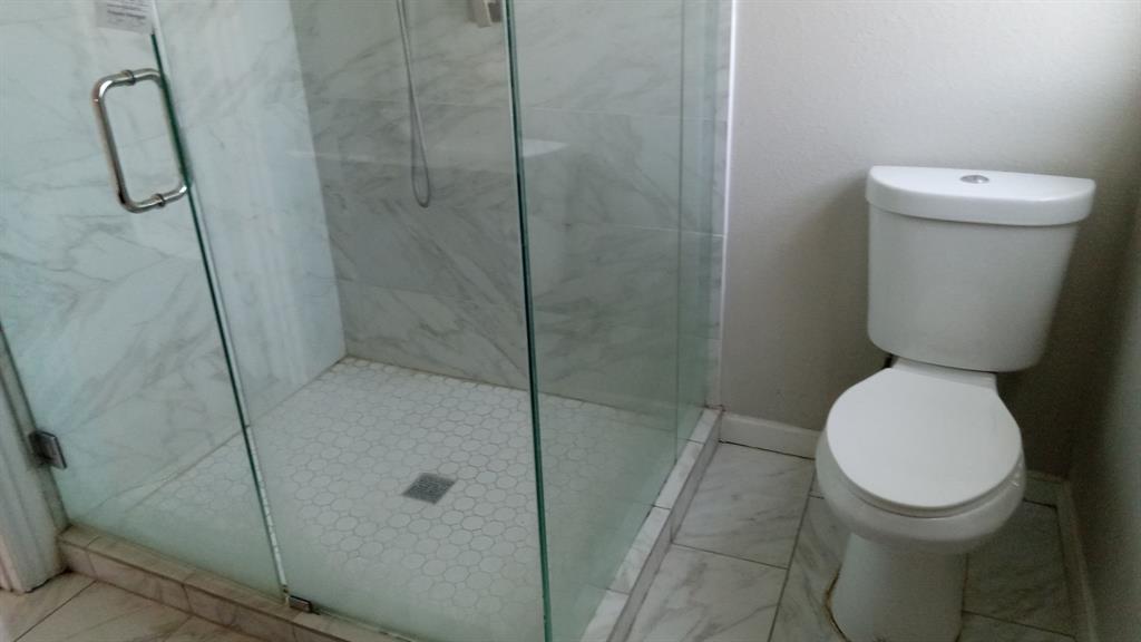 1510 Carson Street Dallas, TX 75216 - Photo 11 of 29 a bathroom with a toilet and shower