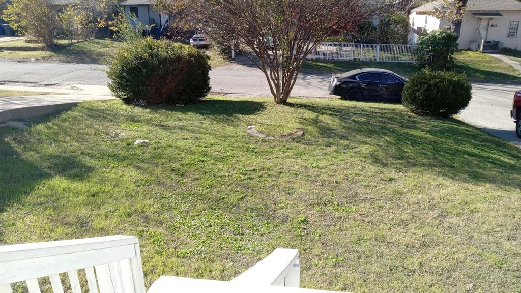 1510 Carson Street Dallas, TX 75216 - Photo 13 of 29 a view of outdoor space and yard
