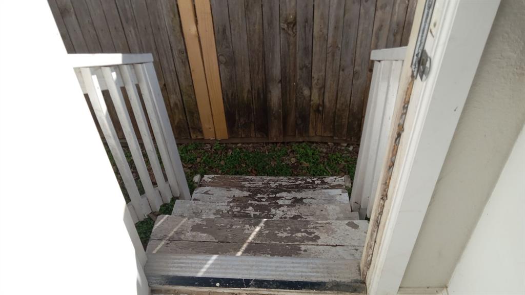 1510 Carson Street Dallas, TX 75216 - Photo 16 of 29 a view of a door in the house