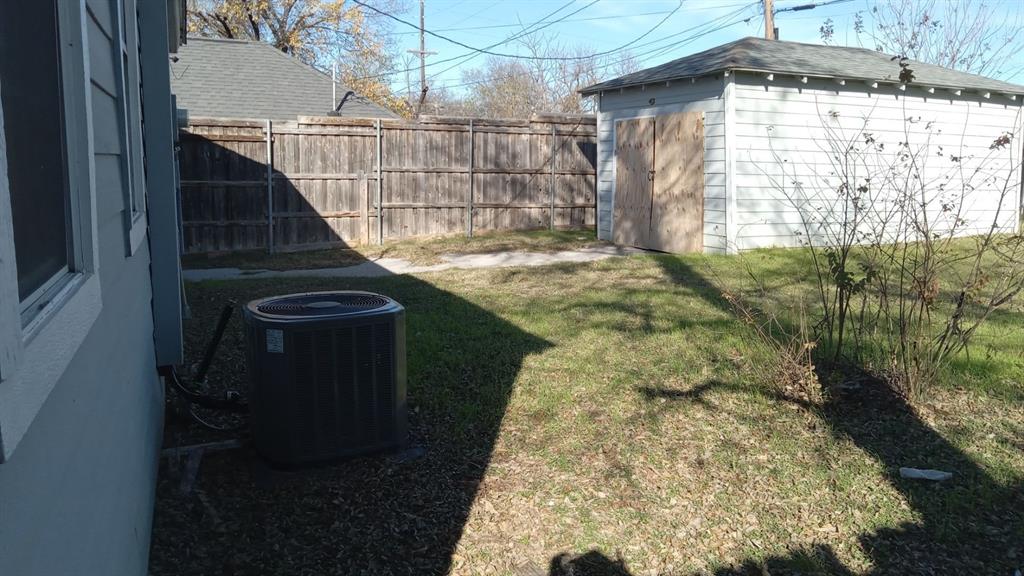 1510 Carson Street Dallas, TX 75216 - Photo 18 of 29 a view of entryway