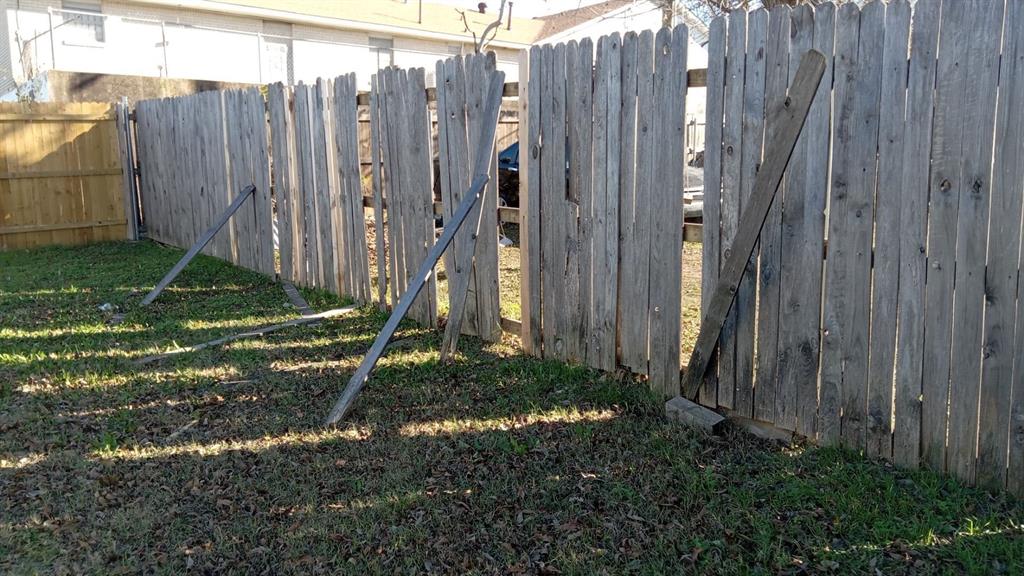 1510 Carson Street Dallas, TX 75216 - Photo 19 of 29 a view of a backyard with plants and a large tree