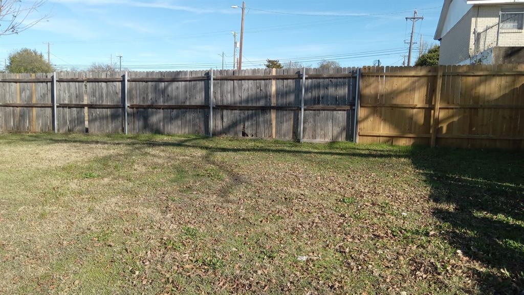 1510 Carson Street Dallas, TX 75216 - Photo 20 of 29 a view of a backyard
