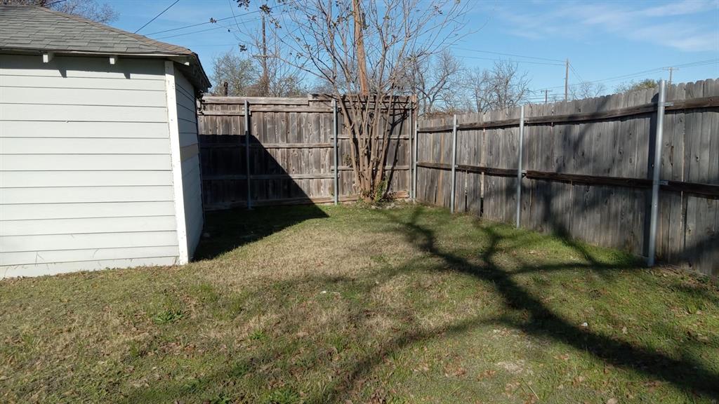 1510 Carson Street Dallas, TX 75216 - Photo 21 of 29 a view of entryway
