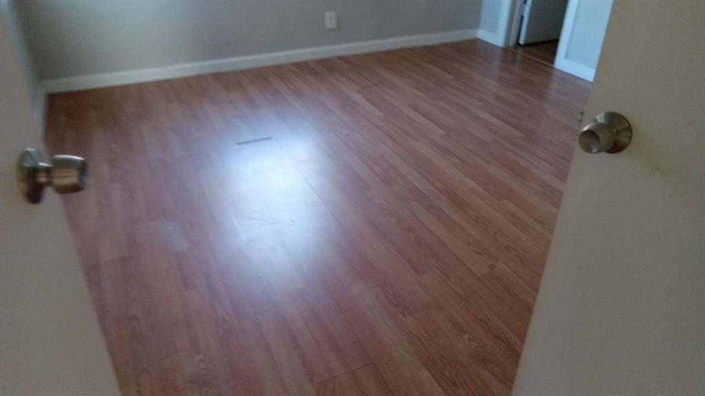 1510 Carson Street Dallas, TX 75216 - Photo 3 of 29 a view of a room