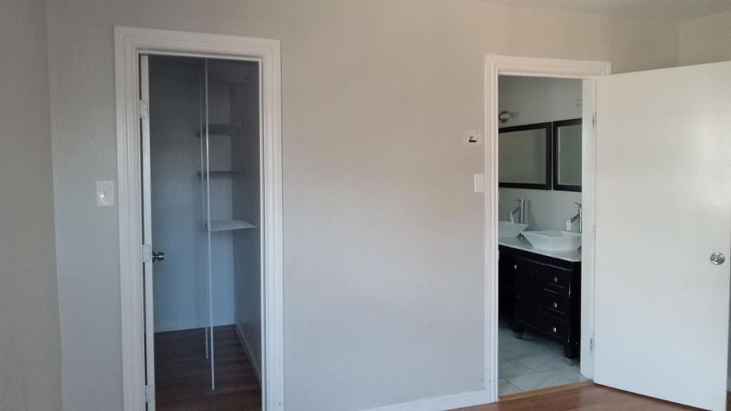 1510 Carson Street Dallas, TX 75216 - Photo 4 of 29 a view of walk in closet