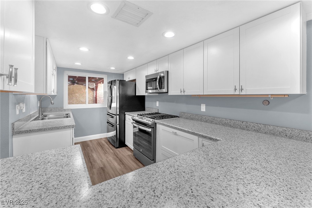 579 Rene Lane Henderson, NV 89015 - Photo 8 of 32