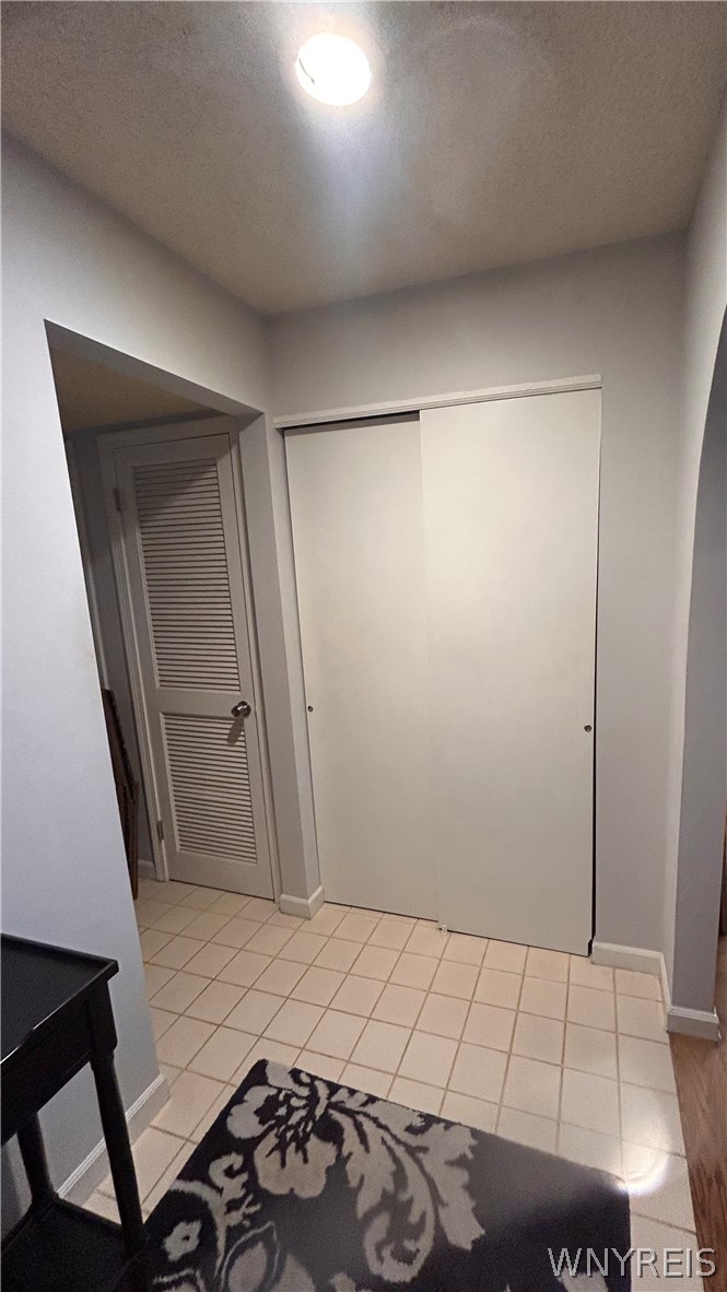 4547 Chestnut Ridge Road, Unit 219B Amherst, NY 14228 - Photo 6 of 36 Large Coat Closet