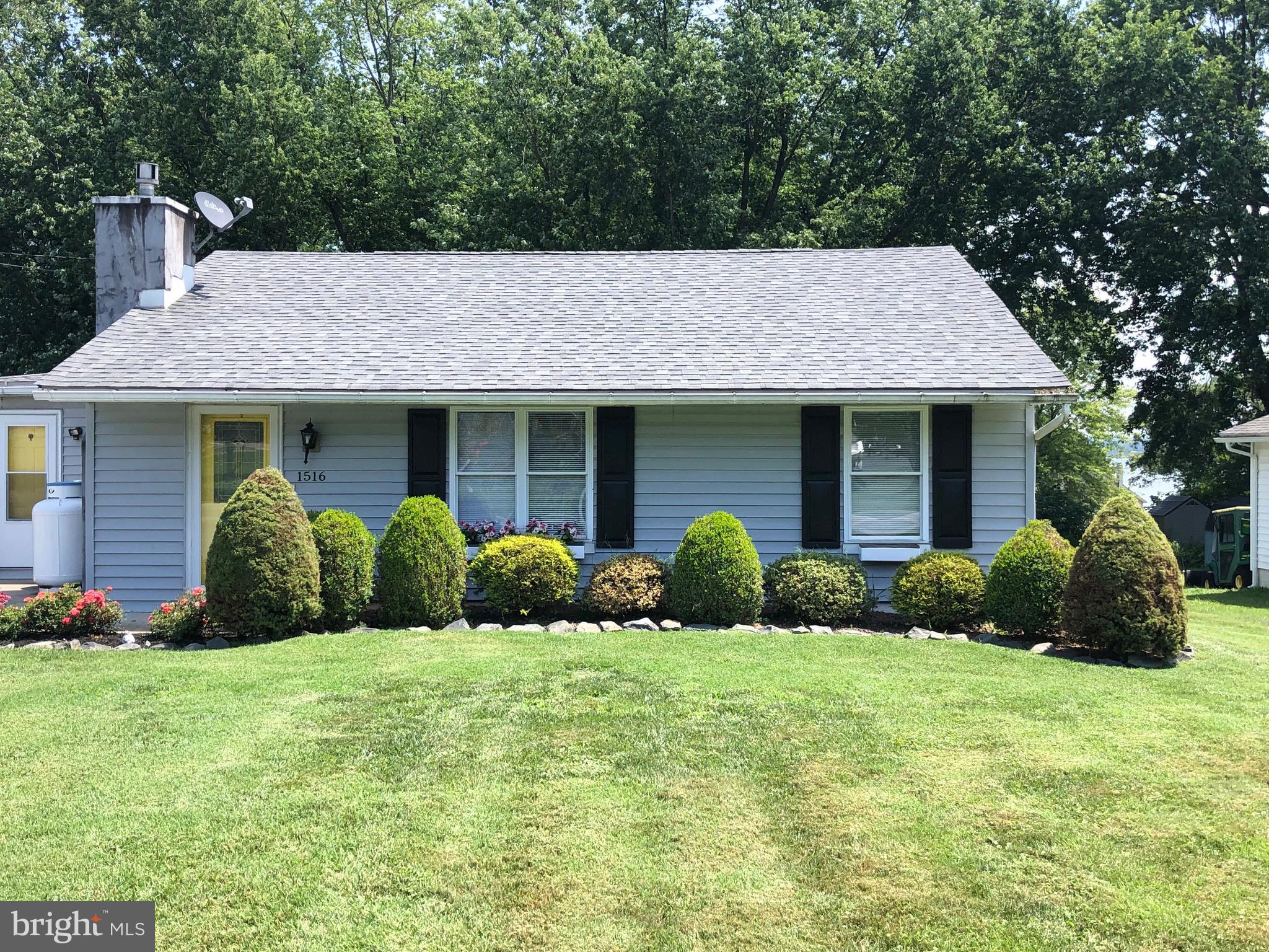 nicely maintained ranch all one level living!