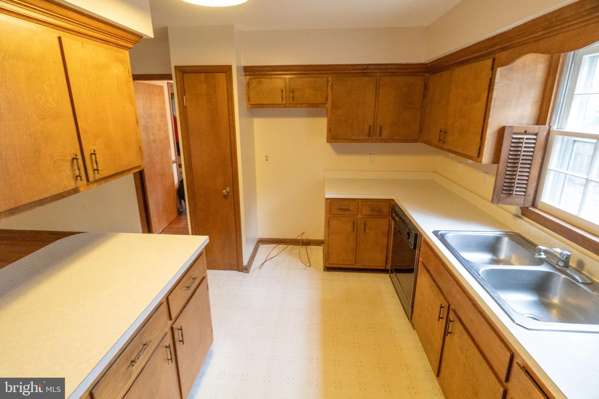 11619 Smithfield Road Manassas, VA 20112 - Photo 6 of 38 Gallery Image 6