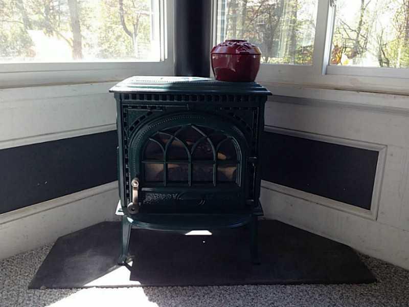 18 Plaisted Street Bangor, ME 04401 - Photo 13 of 19 Other. Stove
