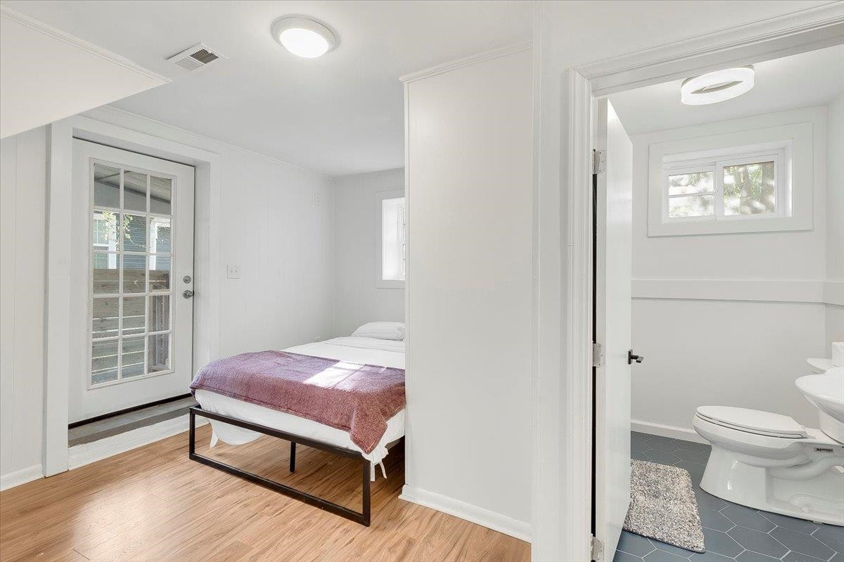 211 North State Street Raleigh, NC 27601 - Photo 18 of 50 a bedroom with a bed and a window
